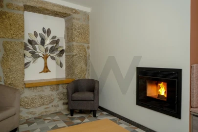 Moradia T6 para Venda em Moimenta da Serra e Vinhó