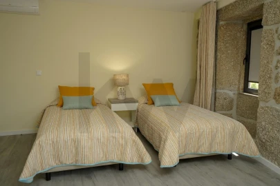 Moradia T6 para Venda em Moimenta da Serra e Vinhó