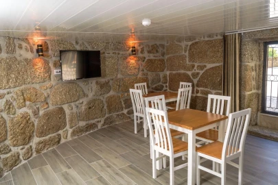 Moradia T6 para Venda em Moimenta da Serra e Vinhó