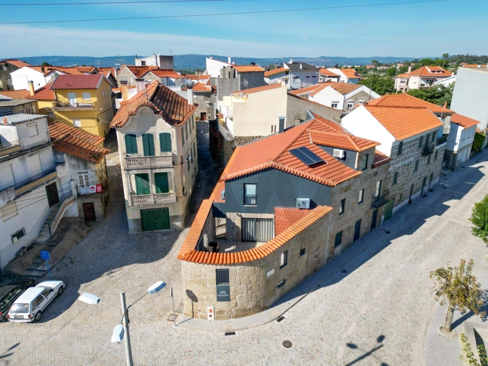 Moradia T6 para Venda em Moimenta da Serra e Vinhó Foto 1