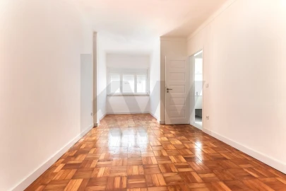 Apartamento T2 para Arrendamento em Algés, Linda-A-Velha e Cruz Quebrada-Dafundo