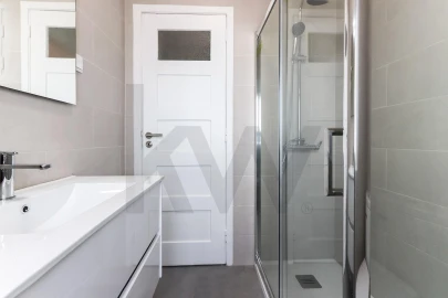 Apartamento T2 para Arrendamento em Algés, Linda-A-Velha e Cruz Quebrada-Dafundo