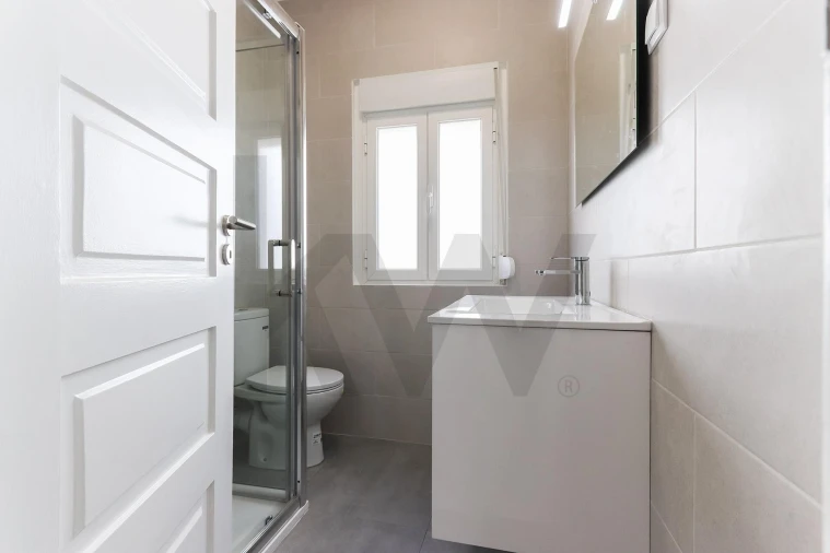 Apartamento T2 para Arrendamento em Algés, Linda-A-Velha e Cruz Quebrada-Dafundo Foto 5