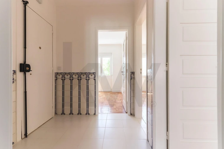 Apartamento T2 para Arrendamento em Algés, Linda-A-Velha e Cruz Quebrada-Dafundo Foto 14