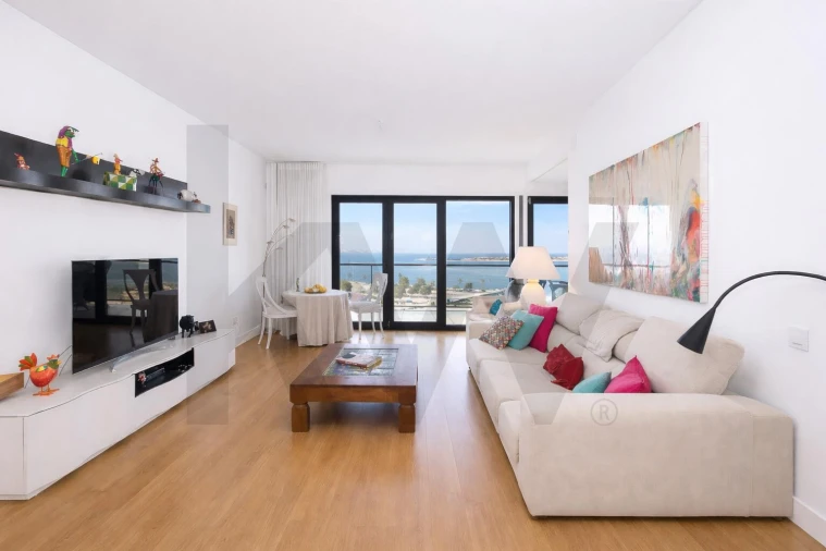 Apartamento T4 para Venda em Seixal, Arrentela e Aldeia de Paio Pires Foto 2
