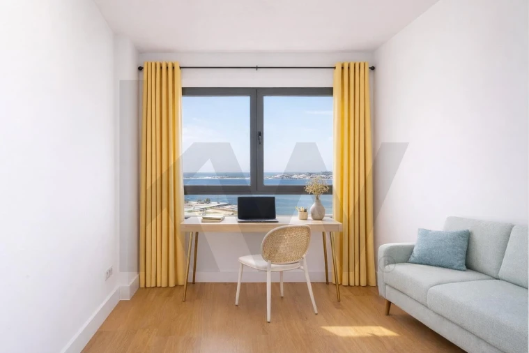 Apartamento T4 para Venda em Seixal, Arrentela e Aldeia de Paio Pires Foto 15