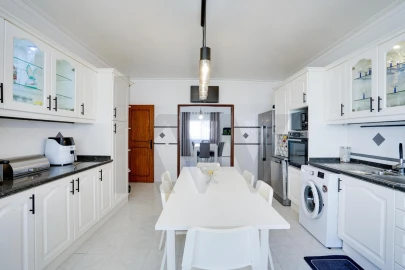 Moradia T5 para Venda em Corroios