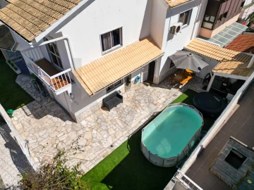 Moradia T5 para Venda em Corroios