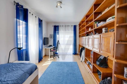 Moradia T5 para Venda em Corroios