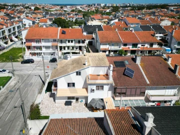 Moradia T5 para Venda em Corroios