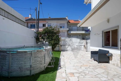 Moradia T5 para Venda em Corroios