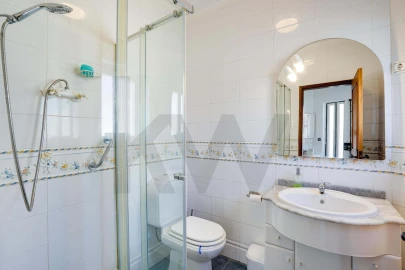 Moradia T5 para Venda em Corroios