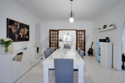 Moradia T5 para Venda em Corroios