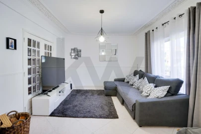 Moradia T5 para Venda em Corroios