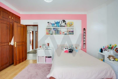 Moradia T5 para Venda em Corroios