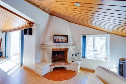 Moradia T5 para Venda em Corroios