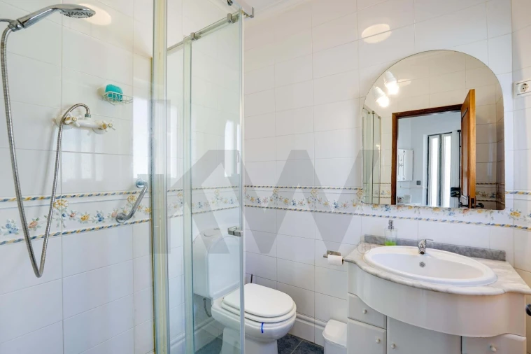 Moradia T5 para Venda em Corroios Foto 5