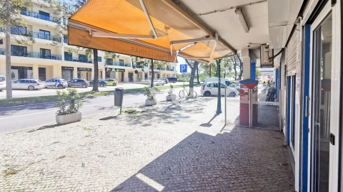 Negócio para Venda em Quarteira