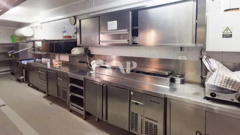 Negócio para Venda em Quarteira