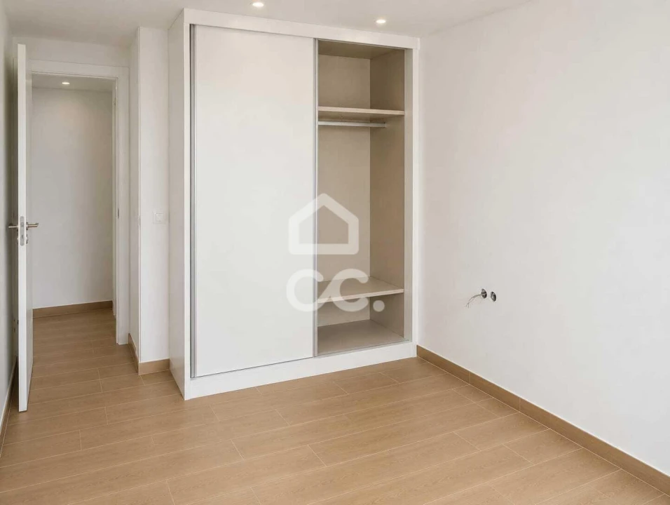Apartamento T1 para Venda em Oliveira (São Mateus) Foto 4