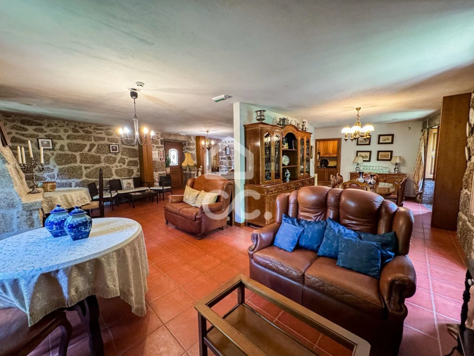 Moradia T6 para Venda em Ovoa e Vimieiro Foto 11