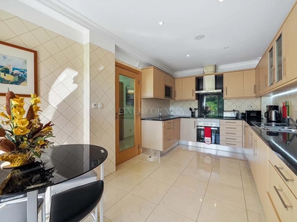 Apartamento T2 para Venda em Estômbar e Parchal Foto 8