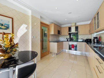 Apartamento T2 para Venda em Estômbar e Parchal