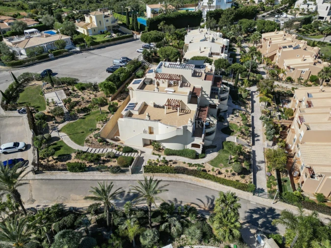 Apartamento T2 para Venda em Estômbar e Parchal Foto 32