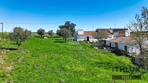 Moradia T2 para Venda em São Bento do Cortiço e Santo Estêvão