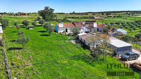 Moradia T2 para Venda em São Bento do Cortiço e Santo Estêvão