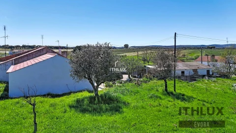 Moradia T2 para Venda em São Bento do Cortiço e Santo Estêvão