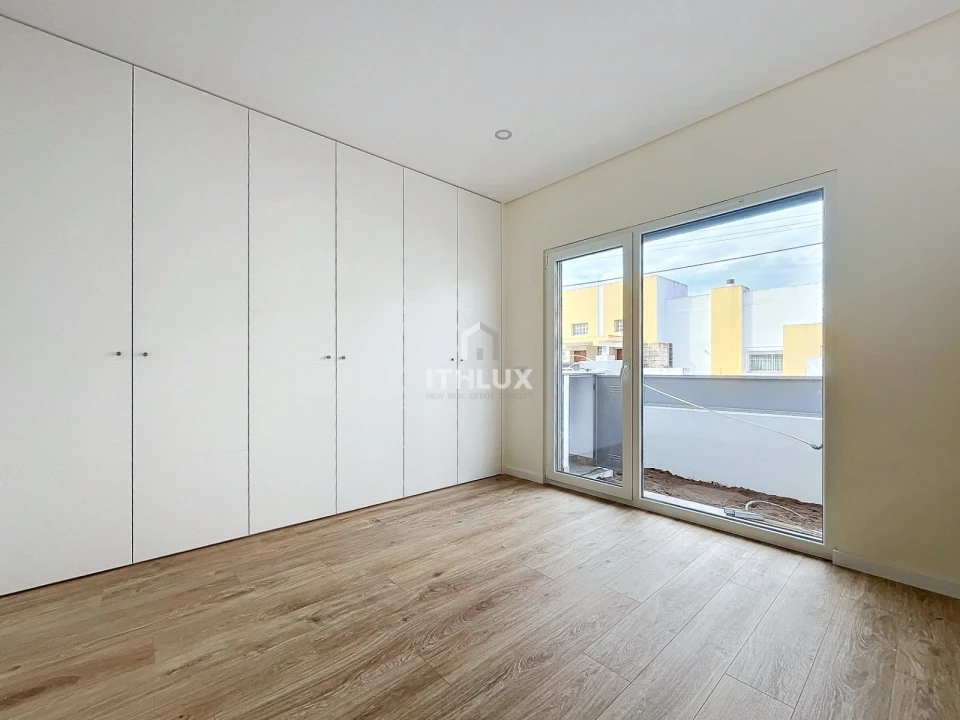 Apartamento T4 para Venda em Fernao Ferro Foto 40