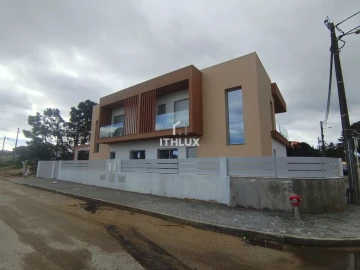 Apartamento T4 para Venda em Fernao Ferro