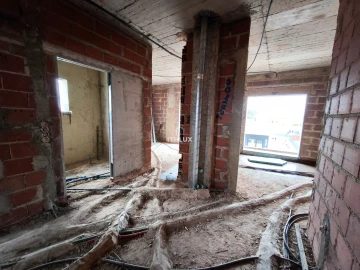 Apartamento T4 para Venda em Fernao Ferro