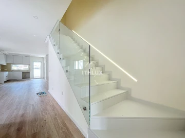 Apartamento T4 para Venda em Fernao Ferro