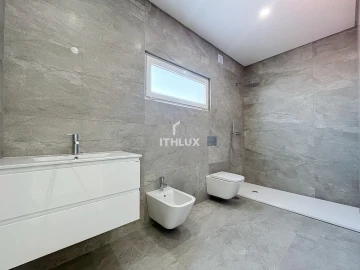 Apartamento T4 para Venda em Fernao Ferro