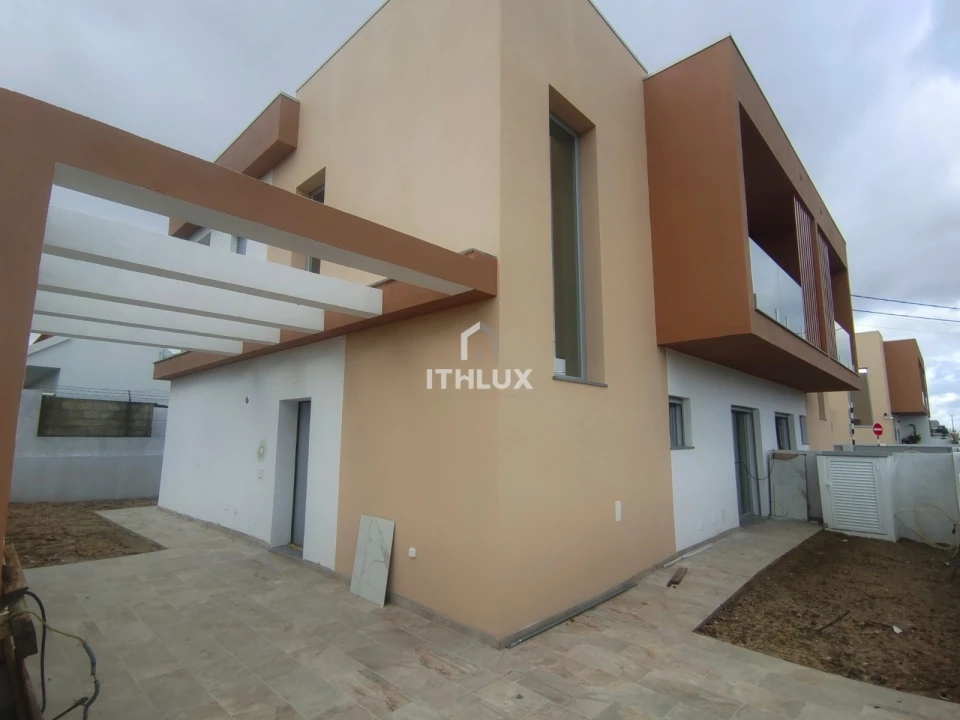 Apartamento T4 para Venda em Fernao Ferro Foto 3