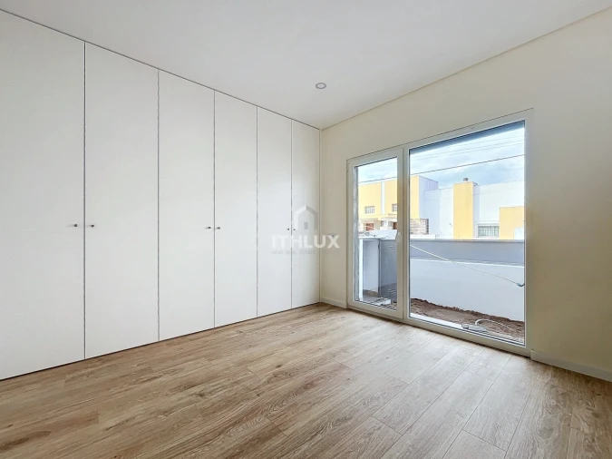 Apartamento T4 para Venda em Fernao Ferro Foto 40