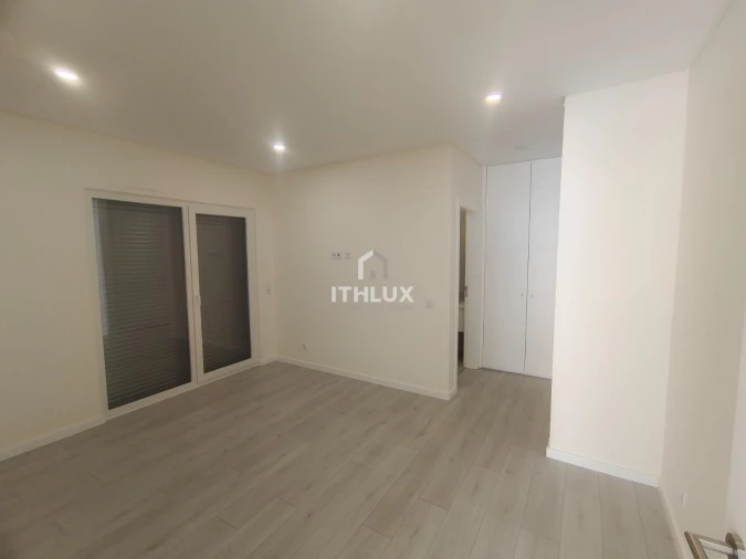 Apartamento T4 para Venda em Fernao Ferro Foto 49