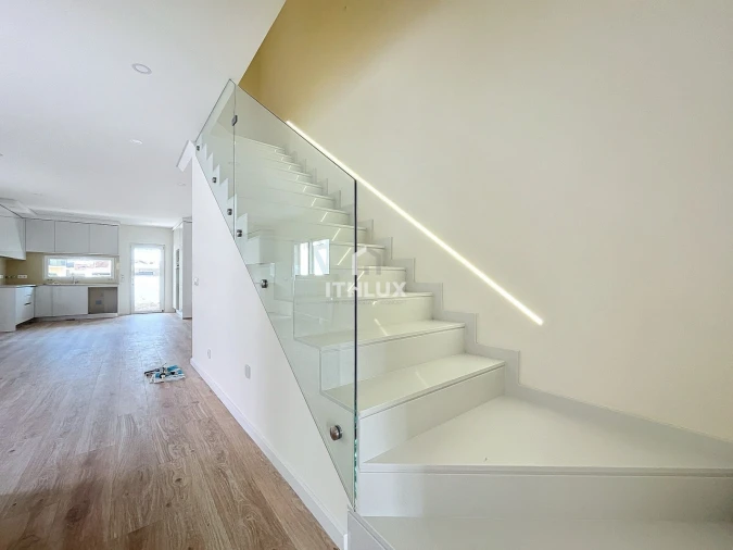 Apartamento T4 para Venda em Fernao Ferro Foto 41