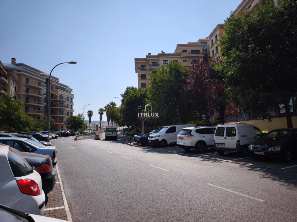 Negócio para Venda em Santo António dos Cavaleiros e Frielas Foto 10
