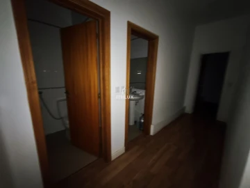 Negócio para Venda em Santo António dos Cavaleiros e Frielas