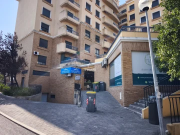 Negócio para Venda em Santo António dos Cavaleiros e Frielas