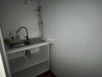 Negócio para Venda em Santo António dos Cavaleiros e Frielas