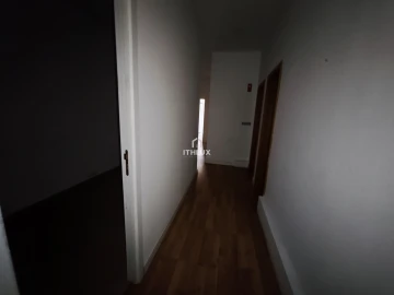 Negócio para Venda em Santo António dos Cavaleiros e Frielas