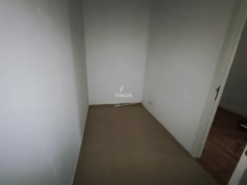 Negócio para Venda em Santo António dos Cavaleiros e Frielas