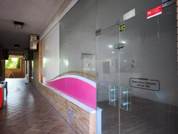 Negócio para Venda em Santo António dos Cavaleiros e Frielas