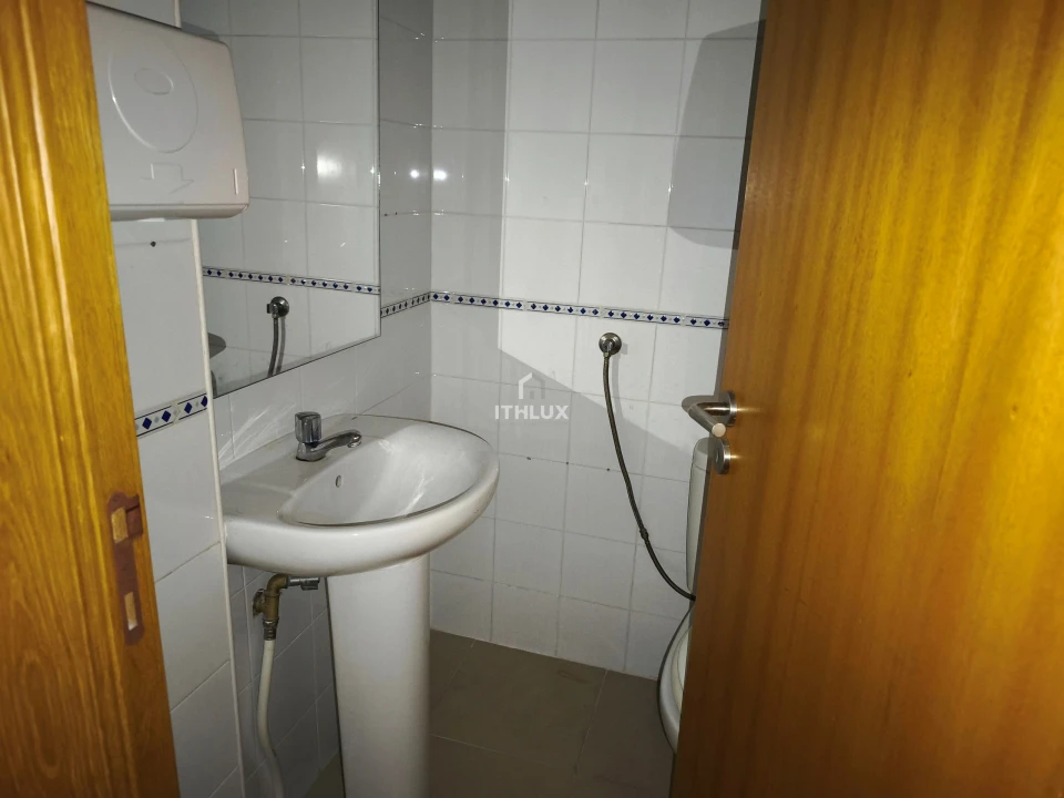 Negócio para Venda em Santo António dos Cavaleiros e Frielas Foto 23