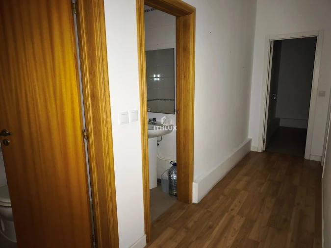 Negócio para Venda em Santo António dos Cavaleiros e Frielas Foto 22