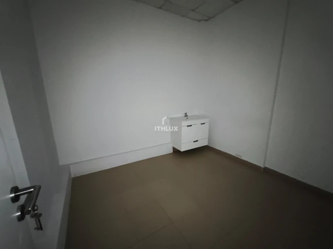 Negócio para Venda em Santo António dos Cavaleiros e Frielas Foto 13